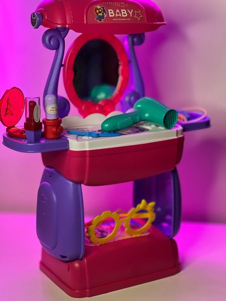 12-استند میز آرایش دخترانه همراه وسایل آرایشی