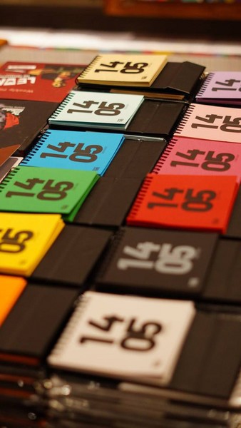 تقویم رومیزی 1405 فابریانو تک رنگ