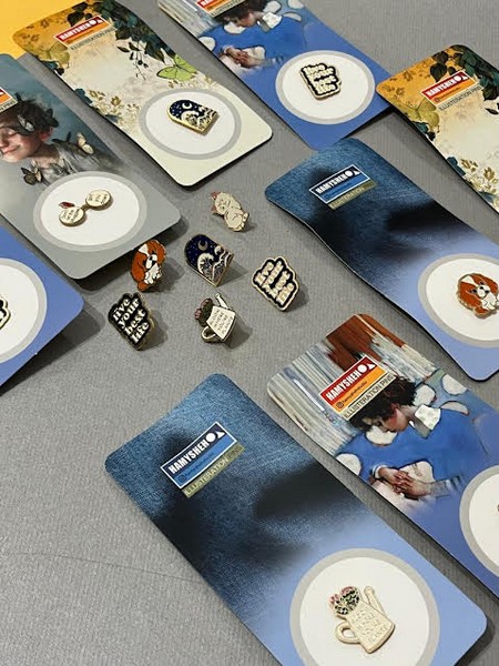 پین فلزی فانتزی دور طلایی