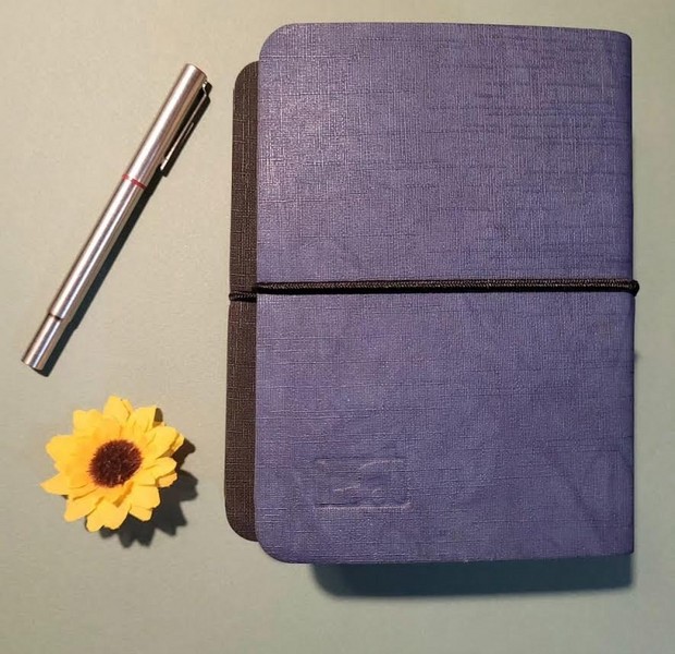 دفتر یادداشت خط دار کش دار